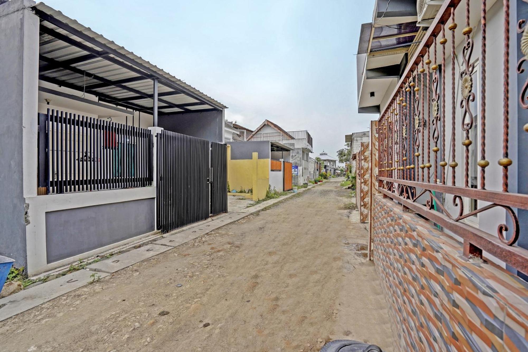 Oyo Life 91866 Paradise Ok Kost Syariah Mojokerto Exterior photo