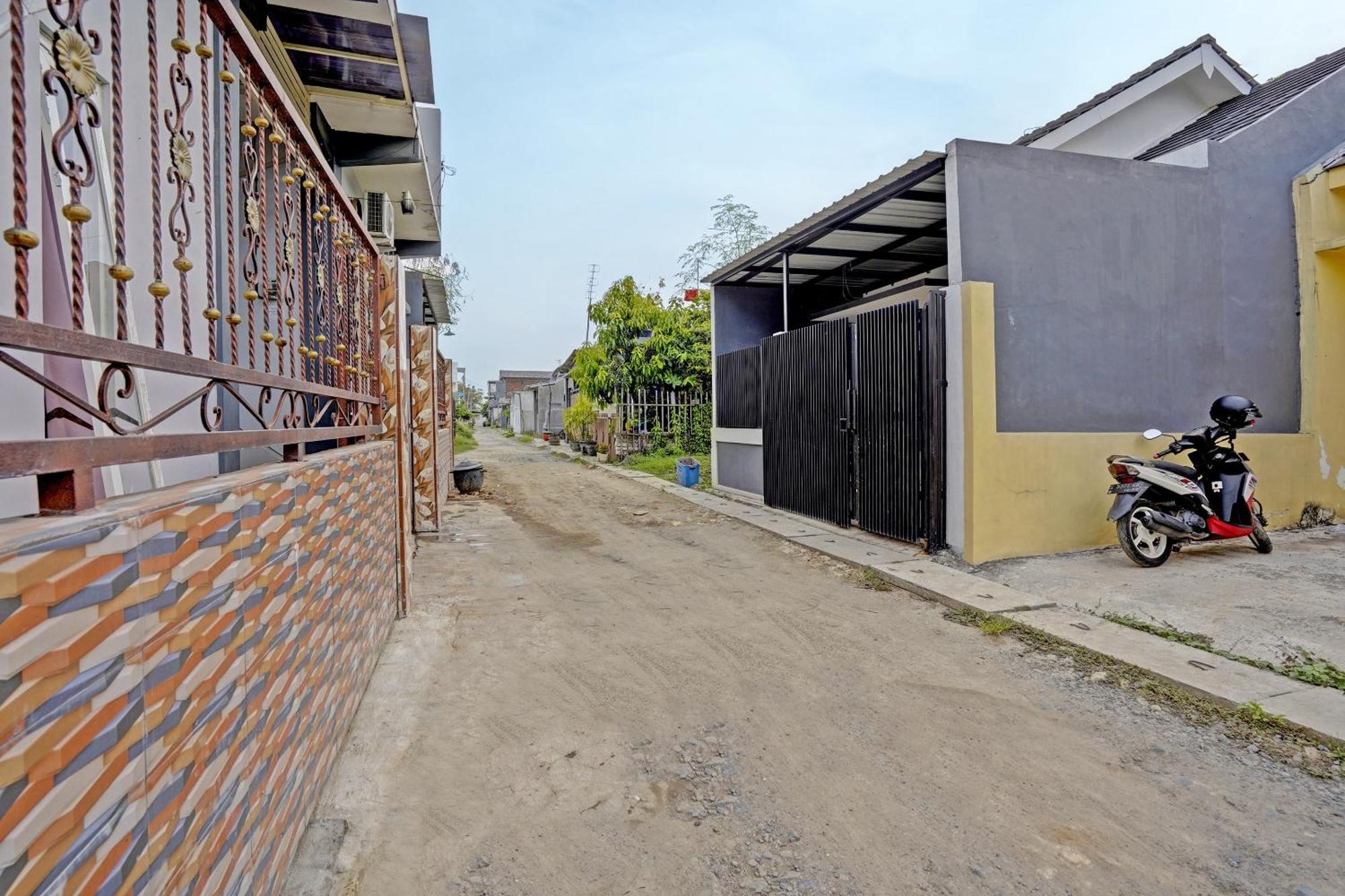 Oyo Life 91866 Paradise Ok Kost Syariah Mojokerto Exterior photo