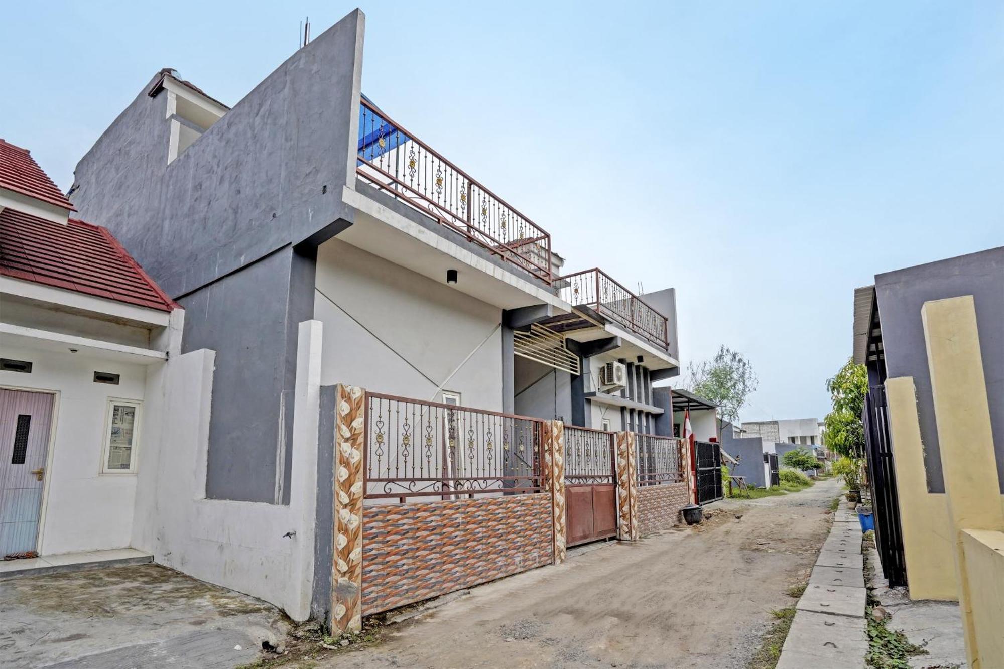 Oyo Life 91866 Paradise Ok Kost Syariah Mojokerto Exterior photo